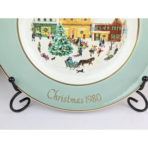 Vtg 1980 Christmas Porcelain Avon Collectible Plate Gold Trim Wedgwood England - Picture 7 of 8